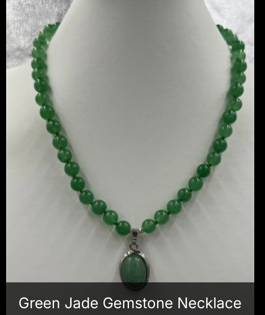 Green Jade Gemstone Necklace with pendant